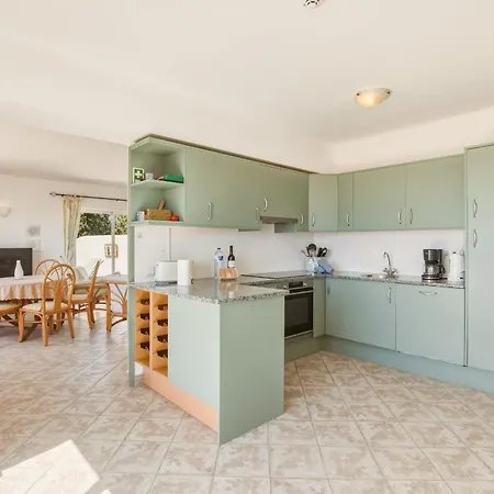 233 Galo Apartment, 2 Schlafzimmer * Карвоейру